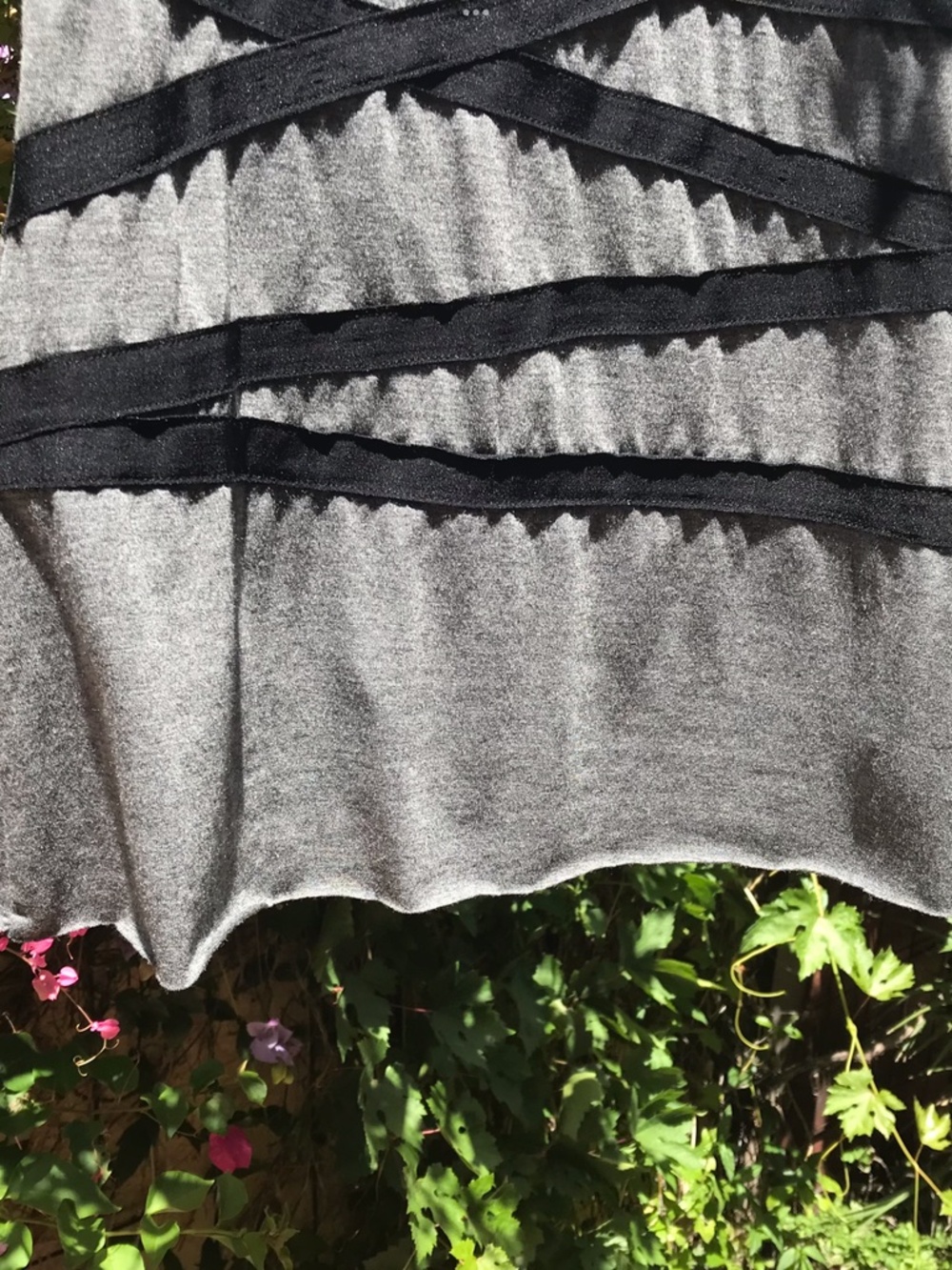 TWENTYONE Gray Top With Black Ribbon Detail Stretchy “Right Amount of Sexy” Sz M - Picture 5 of 6